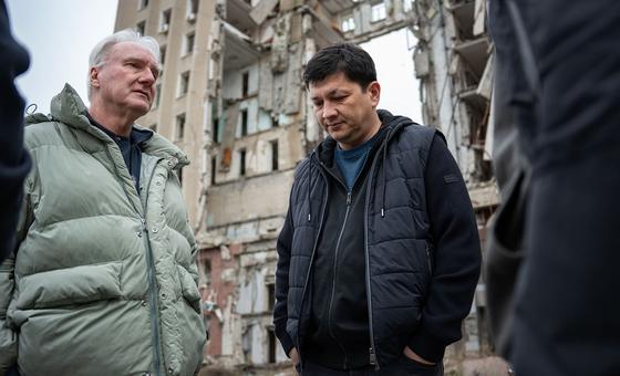 यूक्रेन: रूसी हमलों में कई दिनों तक बिजली ठप, लोगों की पीड़ाएँ जारी